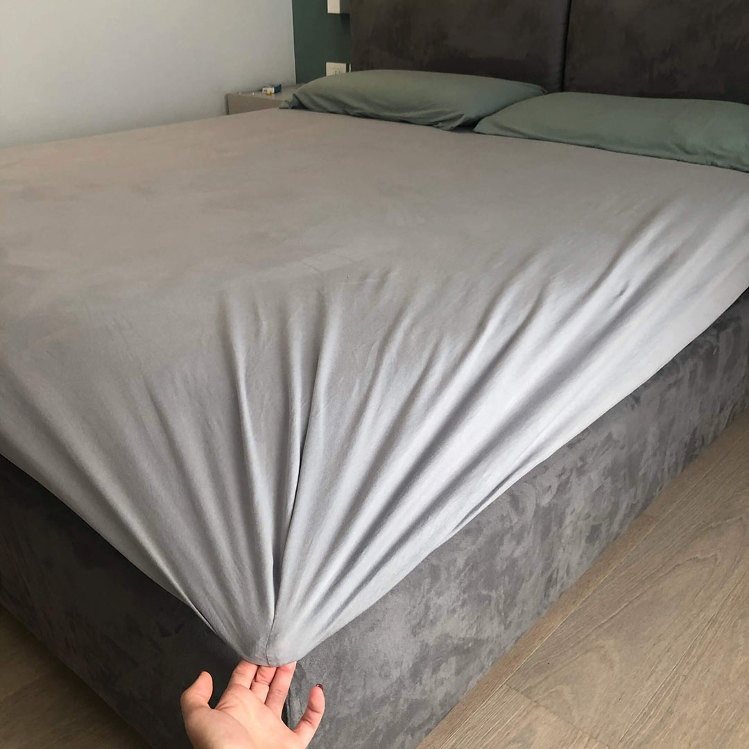 LENZUOLA SOTTO CON ANGOLI IN JERSEY DI COTONE TINTA UNITA