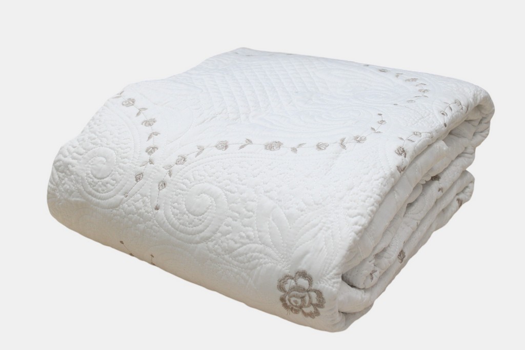 TRAPUNTINO MATRIMONIALE RICAMATO FANTASIA FLOREALE MENTON