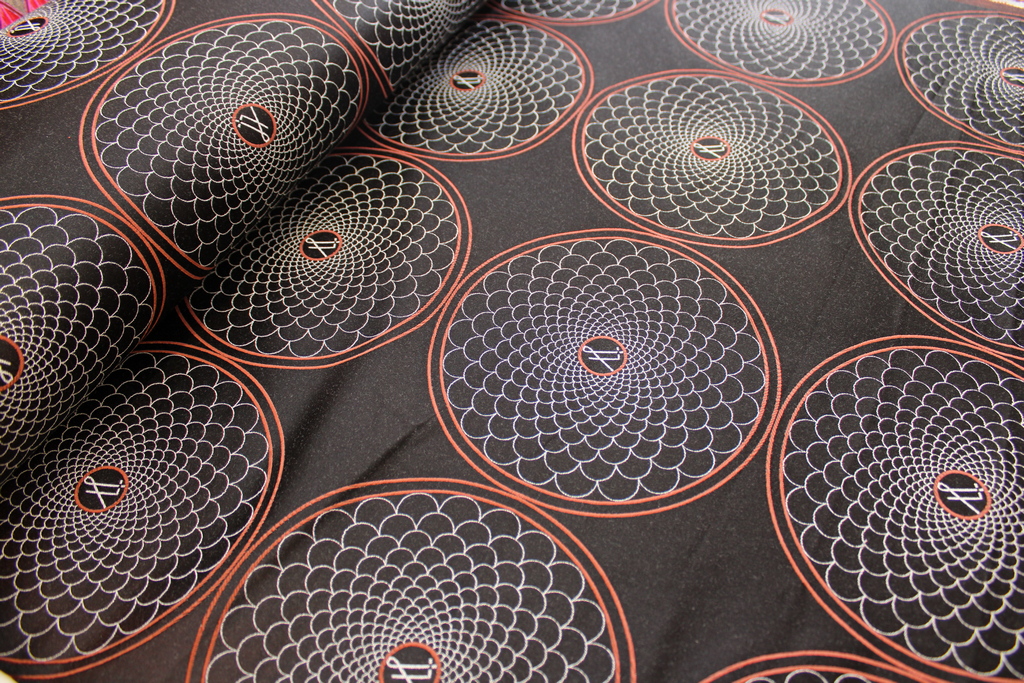 TESSUTO H140 IN PREGIATA SETA DAMASCATO CIRCLE