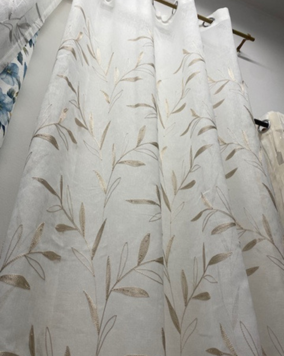 PANNELLO TENDA CON ANELLI 140X290 CON FOGLIOLINE DALILA